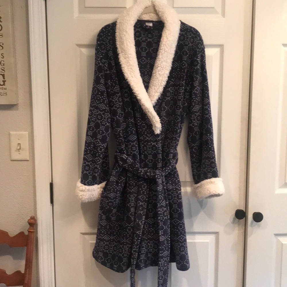 Ulta  size L/XL long sleeve robe w/ tie front